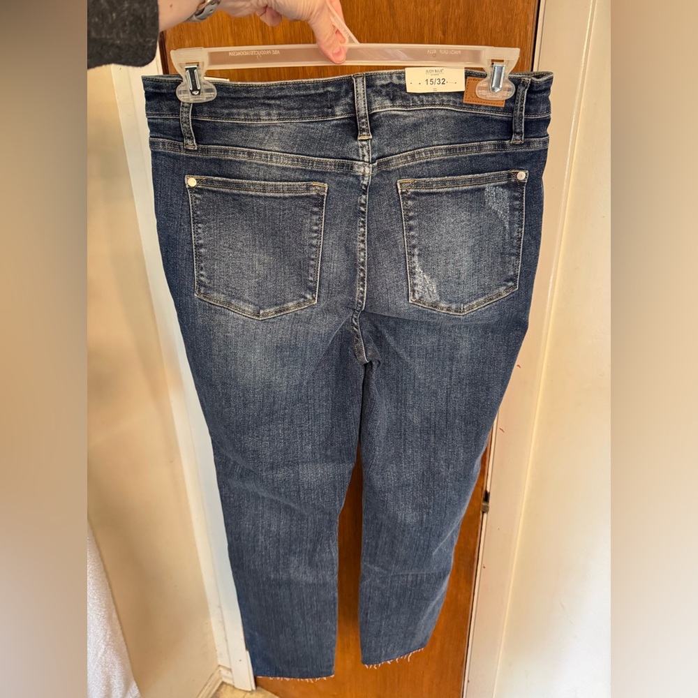 Judy Blue Ankle Cropped Distressed Blue Jeans New With Tags Size 15/32 Med Blue - Picture 15 of 15